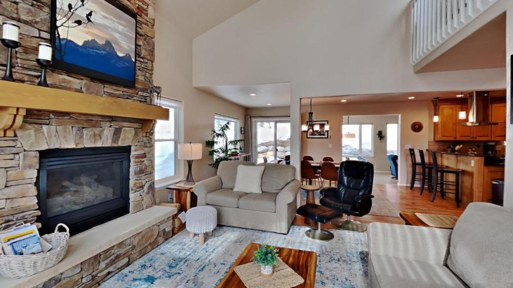 33 Corinthian Circle